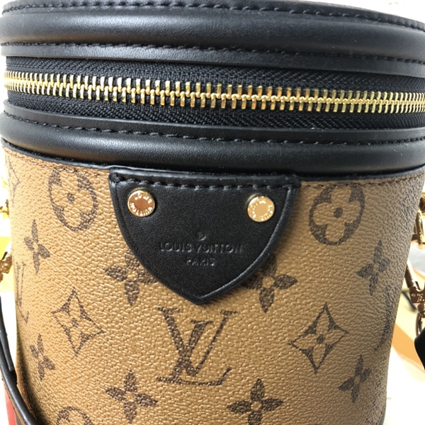 ルイヴィトンバッグ角部分ディテール